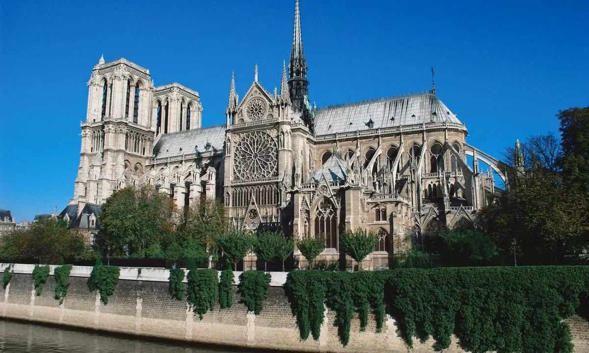 Truyện kể rằng, ông đã nhờ quỷ dữ giúp đỡ và chúng đồng ý. Người thợ khóa chết đi ngay sau khi công việc được hoàn thành. Người ta đồn rằng, vài ngày sau đó, hồn ma của ông ta được nhìn thấy lang thang trong khuôn viên nhà thờ. (Nguồn: Britannica)