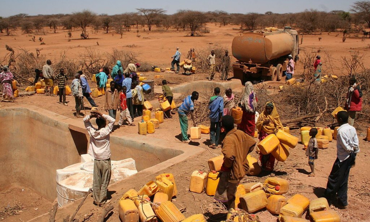 2. Ethiopia từ năm 1983-1985: nạn đói tồi tệ nhất xảy ra ở Ethiopia trong lịch sử hiện đại do một đợt hạn hán khắc nghiệt xảy ra trong khu vực, khiến hơn 400.000 ca tử vong. (Nguồn: KhoaHoc.tv)