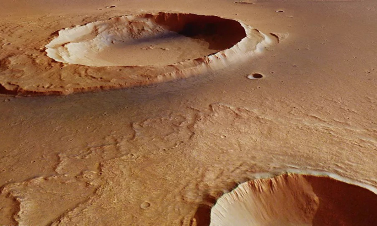 Cũng theo nhà địa vật lý này - người đã dành nhiều thời gian nghiên cứu về các vùng hút chìm trên Trái đất, ông đã vô cùng ngạc nhiên về sự biến mất của nước khỏi bề mặt sao Hỏa. Bởi, ở Trái đất, nước phản ứng với đá trên và dưới đáy đại dương. (Nguồn: Báo Gia Lai)