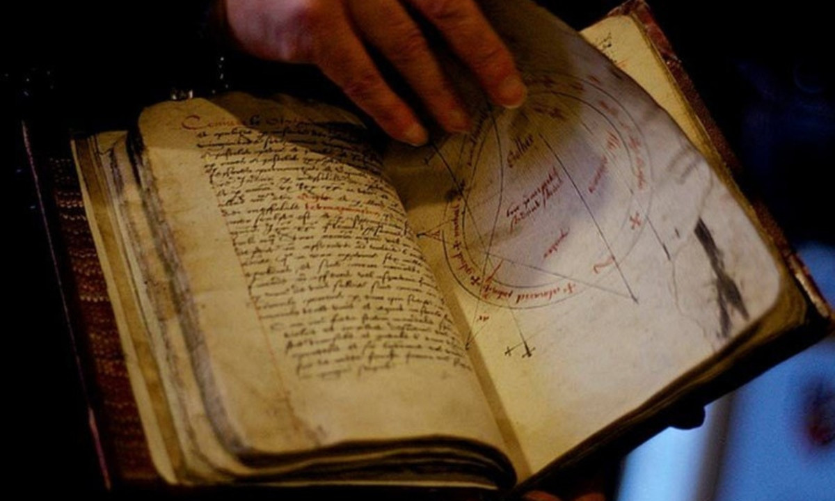 5. Cuốn sách cổ dạy con người trở thành “siêu nhân”: Ars Notoria là một cuốn sách cổ, vô cùng quý hiếm về ma thuật được người xưa cho là dạy cho con người những khả năng siêu phàm đến khó tin. Những cuốn sách nguyên bản được viết bằng 3 dạng khác nhau, trong đó có chữ Do Thái, chữ Hy Lạp và chữ Latinh. (Nguồn: Amino Apps)