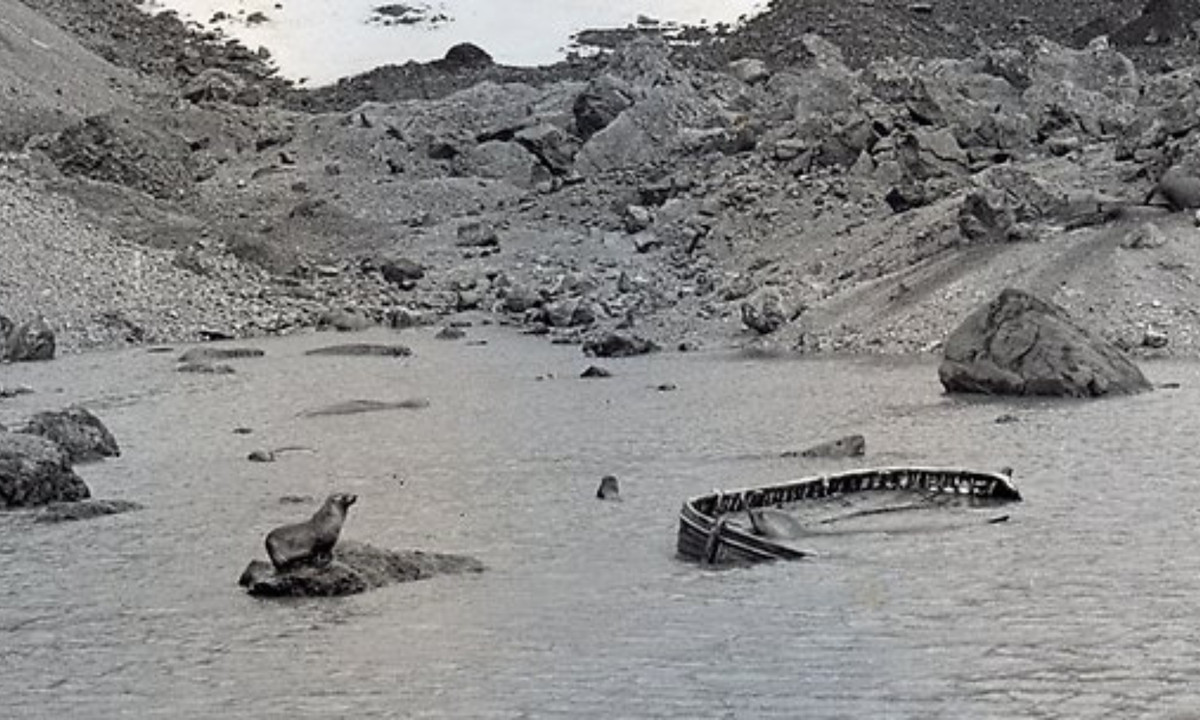 Kết quả kiểm tra hòn đảo không tìm thấy dấu vết của sự sống con người, mặc dù vị trí của chiếc xuồng cho thấy rằng bất kỳ ai ngồi trên đó đều có thể dễ dàng lên đảo Bouvet. (Nguồn: nyheter24.se)