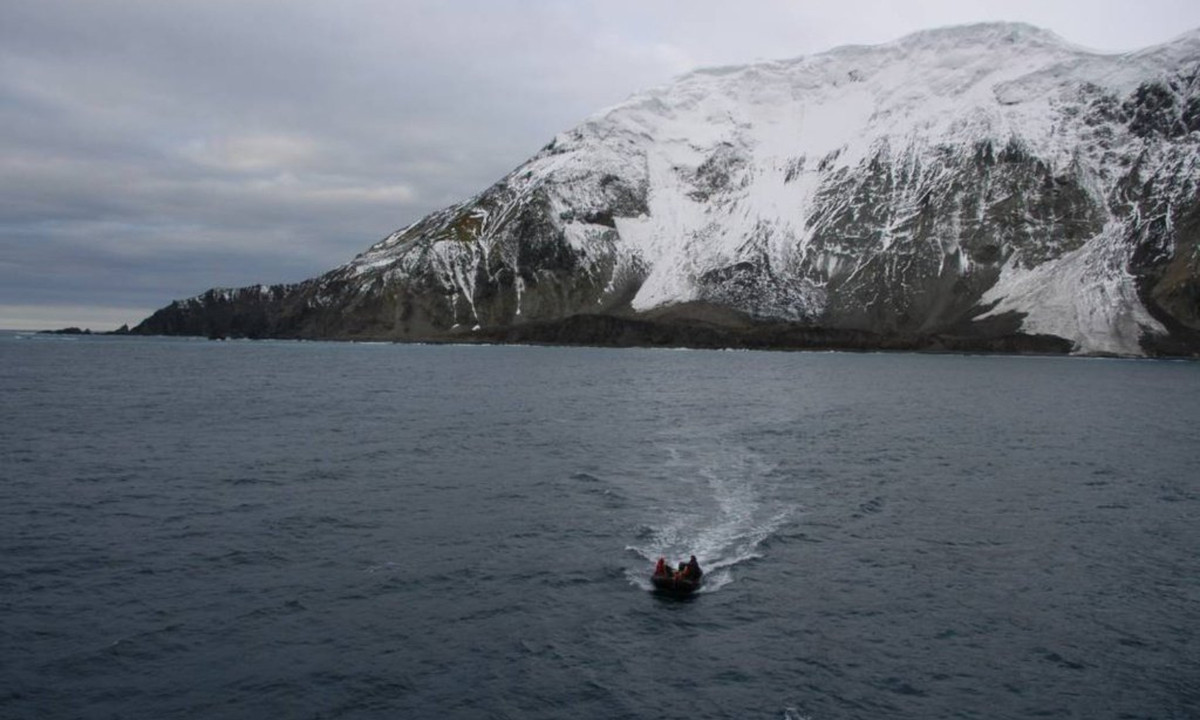 Bouvet được phát hiện lần đầu tiên bởi vị tướng chỉ huy quân đội Pháp tên Jean-Baptiste Charles Bouvet de Lozier vào năm 1739. Tên của hòn đảo cũng được đặt theo tên của vị tướng này. Tuy nhiên, ông Bouvet đã không định vị chính xác vị trí của đảo, mà bị chệch 8 độ về phía Đông. (Nguồn: Người đưa tin)