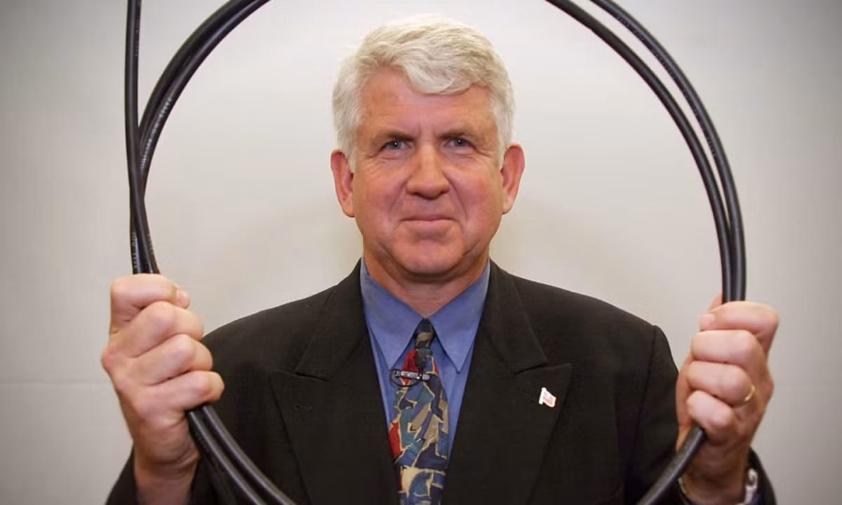 4. Dự báo của Robert Metcalfe năm 1995: là một kỹ sư điện tử và nổi tiếng với tư cách là người đồng sáng chế ra công nghệ mạng Ethernet và là người phát minh ra định luật Metcalfe. (Nguồn: CNBC)