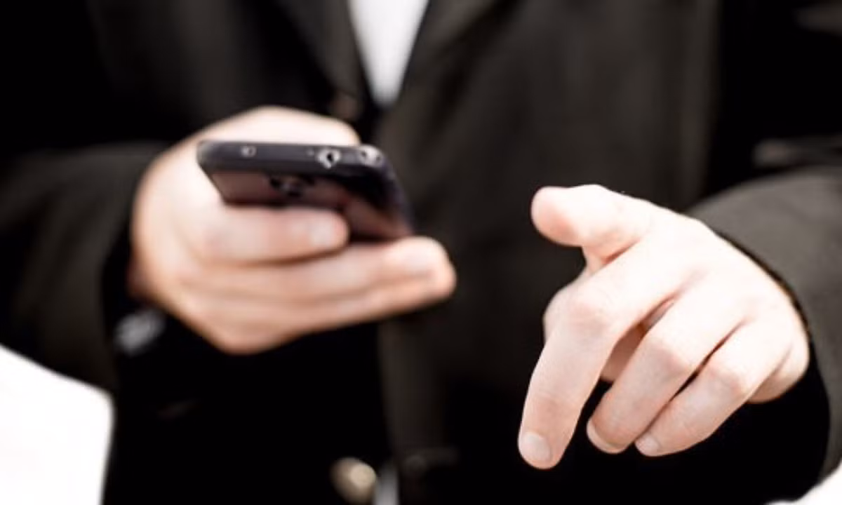 Năm 1909, Nikola Tesla đã dự đoán về các thiết bị không dây cá nhân. Ngày nay, những thiết bị này xuất hiện rộng rãi ở các nước. (Nguồn: thecourt.ca)