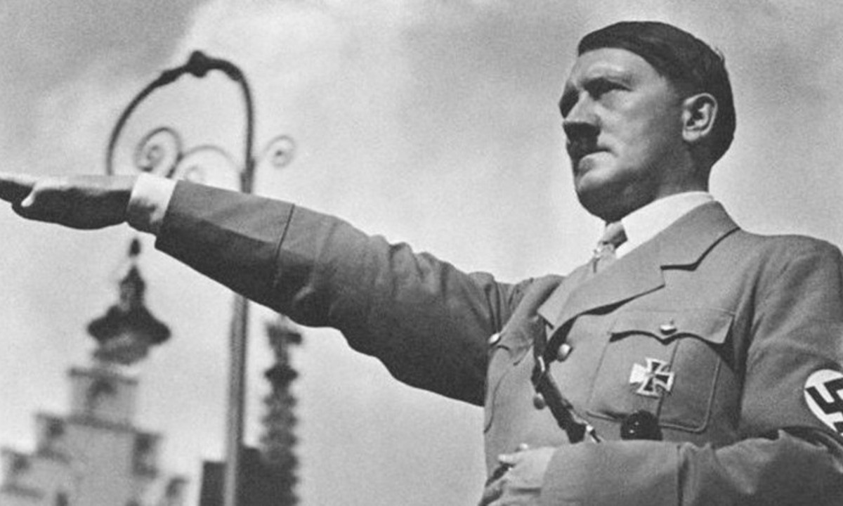 Nostradamus đã tiên đoán Adolf Hitler là "một người đàn ông tàn bạo... kẻ thù lớn nhất của loài người... chưa từng có ai dã man hơn hắn... kẻ khát máu và vô nhân tính". (Nguồn: vietnamnet.vn) 