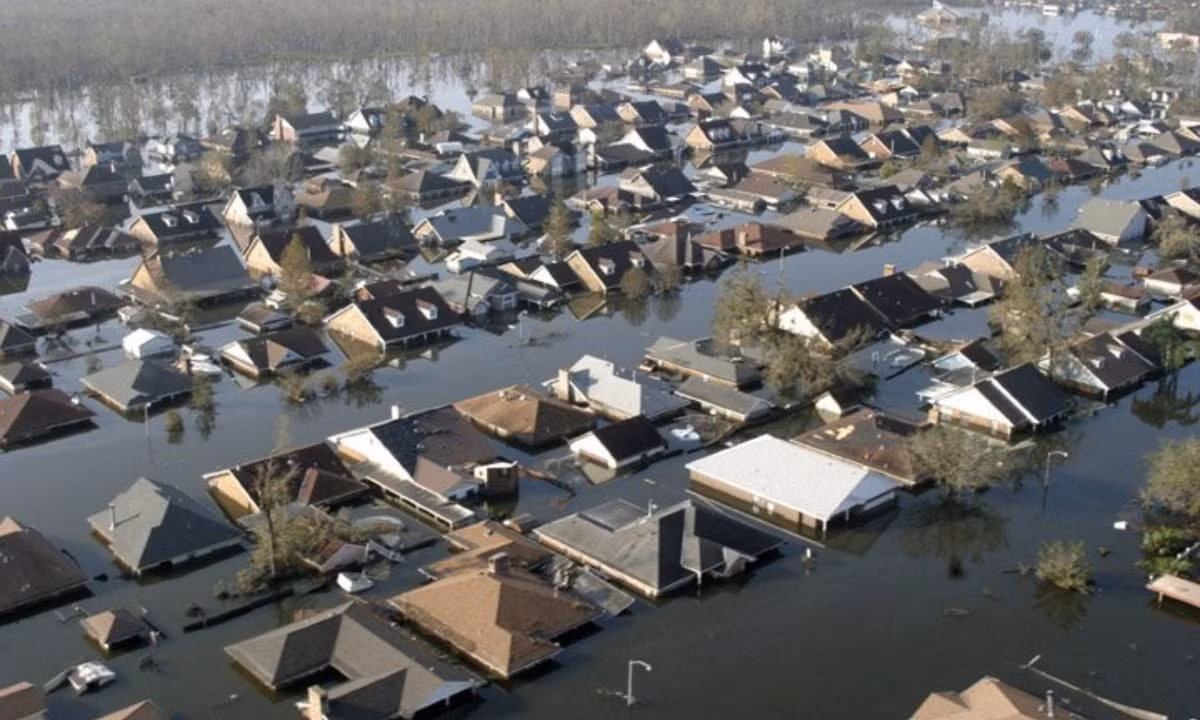 Nhà tiên tri người Australia Jeffry R.Palmer đưa ra dự đoán chính xác về việc núi lửa ở Ấn Độ Dương sẽ phun trào ngày 26/12/2004. Bà còn tiên tri chuẩn xác về cơn bão Katrina (trong ảnh) hoành hành tại Mỹ năm 2005 gây hậu quả nghiêm trọng. (Nguồn: atena3.com)