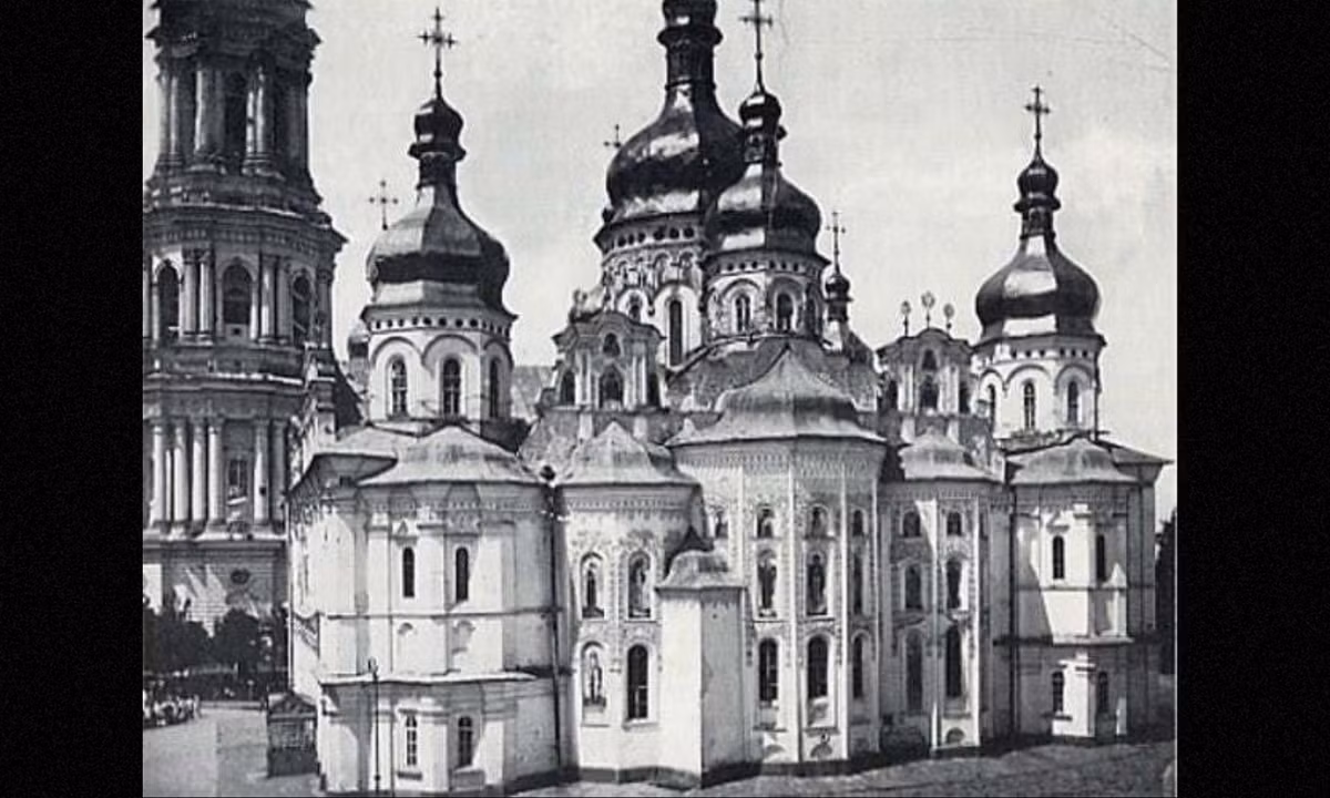 Thánh đường Dormition ở Kiev, Ukraine những năm 1930. (Nguồn: VietNamNet)