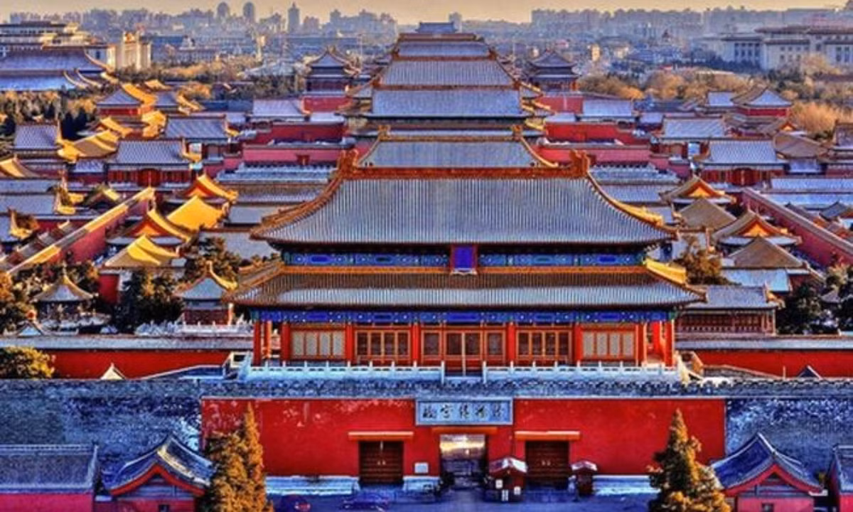 Cố Cung (tên gọi khác là Tử Cấm Thành) ở Bắc Kinh, Trung Quốc là một cung điện của triều đại nhà Minh và nhà Thanh. Đây là một trong những tòa nhà cổ lớn nhất thế giới, lưu giữ hàng hàng bảo vật cổ vô giá. Mỗi bảo vật đều có những câu chuyện kỳ bí khác nhau xoay quanh. (Nguồn: CafeF)