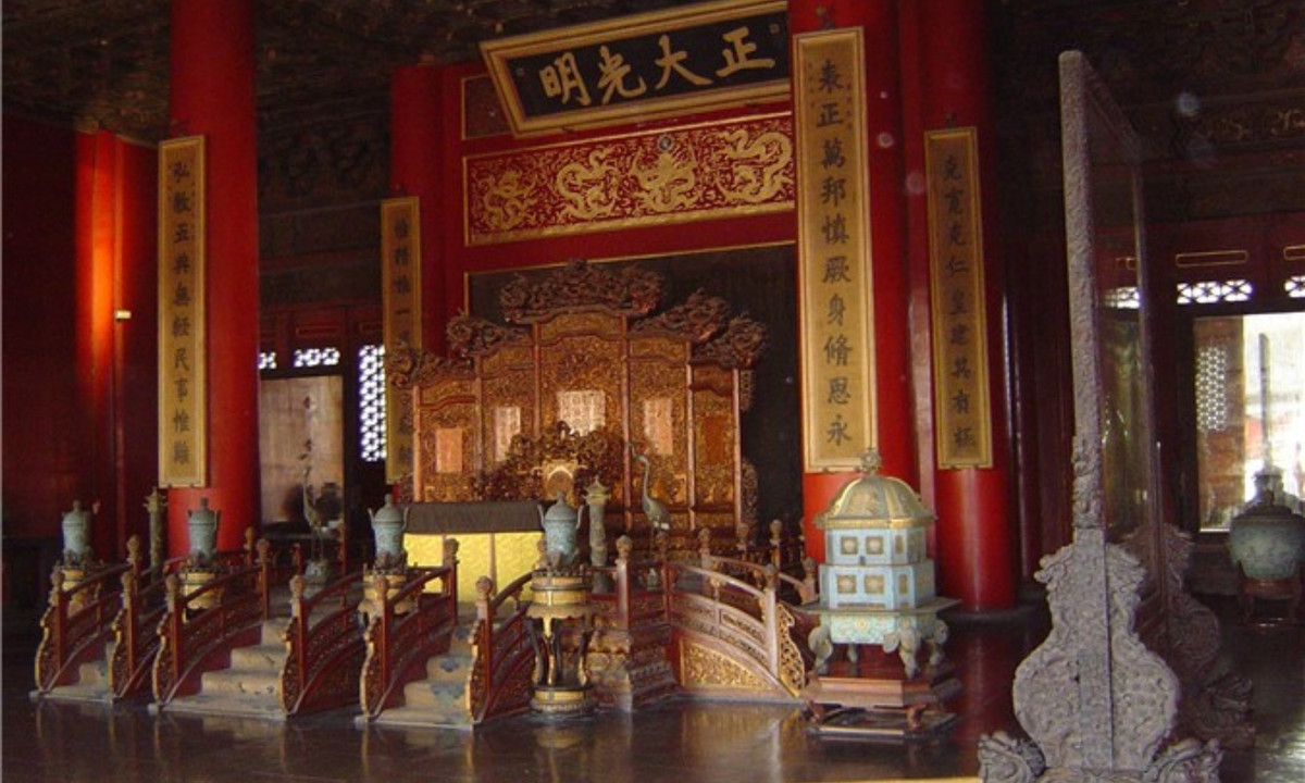 Tuy nhiên, theo quan điểm của một số ít người, 3 nhân vật trên đều xuất hiện trong thời kỳ chiến tranh triền miên, đều là tướng lĩnh cầm đầu các phong trào lật đổ chính quyền cũ, xây dựng chính quyền mới. Vậy việc họ bỏ mạng ngoài ý muốn cũng có thể là một điều bình thường. (Nguồn: Doanh nghiệp)