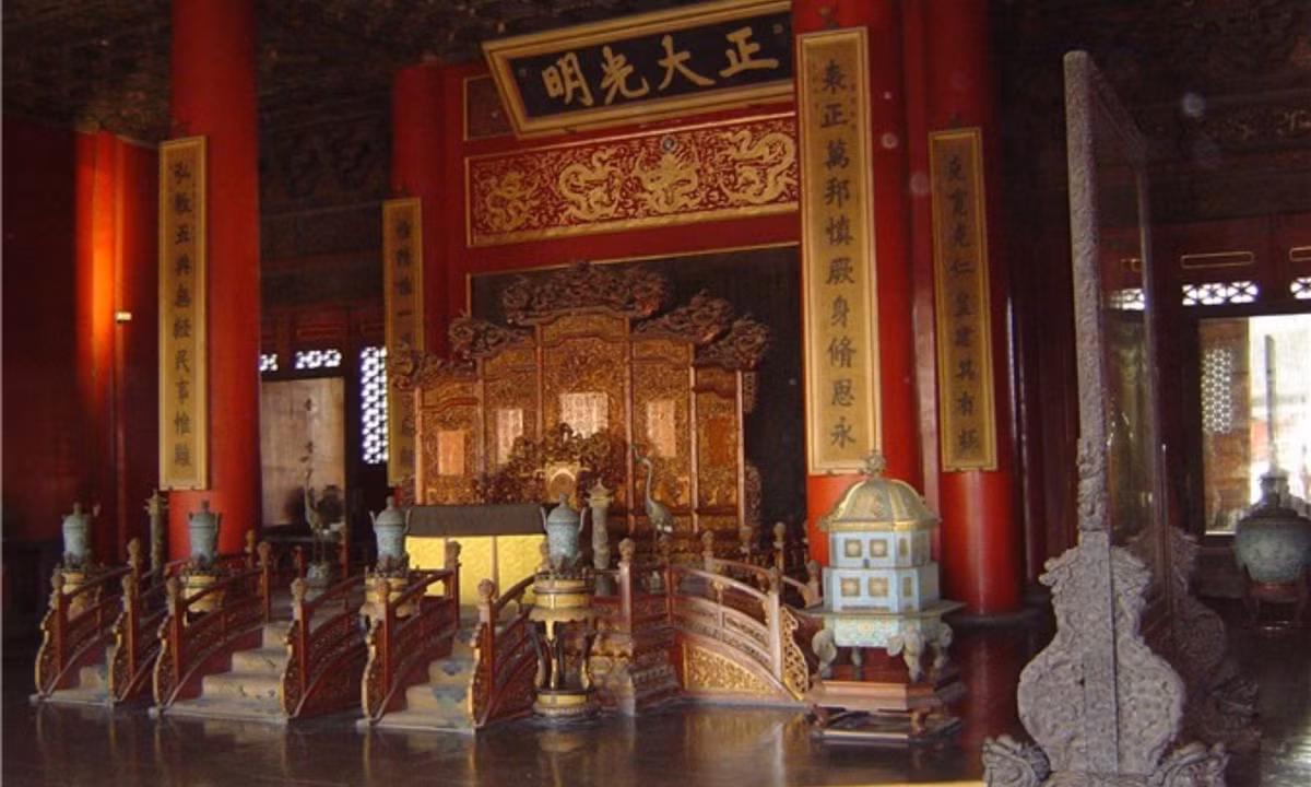 Tuy nhiên, theo quan điểm của một số ít người, 3 nhân vật trên đều xuất hiện trong thời kỳ chiến tranh triền miên, đều là tướng lĩnh cầm đầu các phong trào lật đổ chính quyền cũ, xây dựng chính quyền mới. Vậy việc họ bỏ mạng ngoài ý muốn cũng có thể là một điều bình thường. (Nguồn: Doanh nghiệp)