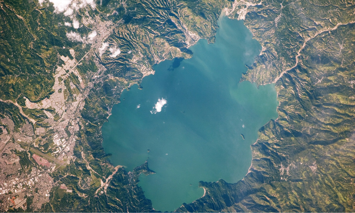 5. Núi lửa Ilopango – năm 450: vụ phun trào đầu tiên được biết đến là một vụ phun trào lớn. Nó bao phủ phần lớn miền trung và miền tây El Salvador bằng đá bọt và tro bụi, đồng thời phá hủy các thành phố thời kỳ đầu của người Maya, buộc người dân phải chạy trốn. (Nguồn: nasa.gov)