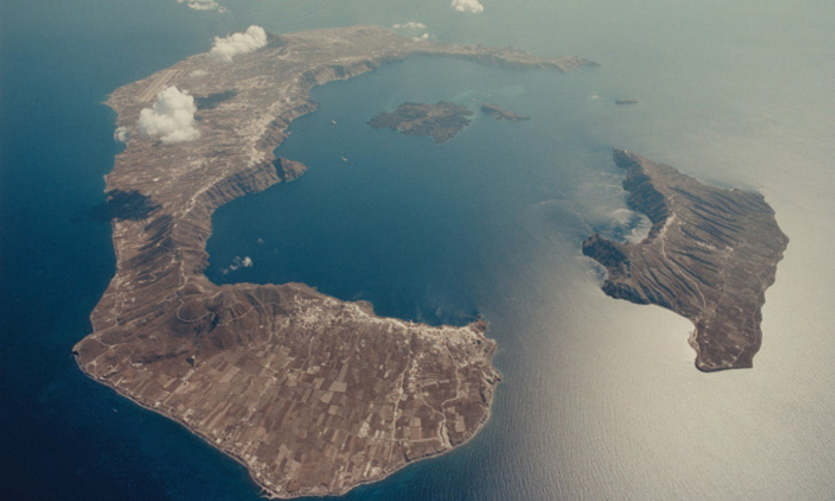 4. Núi Thera – Khoảng 1610 TCN: các nhà địa chất cho rằng núi lửa Thera của quần đảo Aegean đã phát nổ với năng lượng của hàng trăm quả bom nguyên tử chỉ trong một tích tắc của giây. (Nguồn: historymuseum.ca)