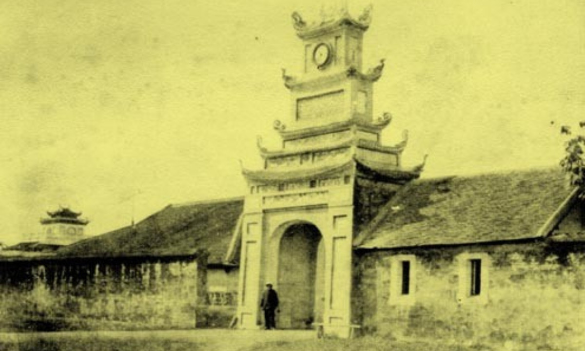 Cổng vào Cấm thành phía Tây.