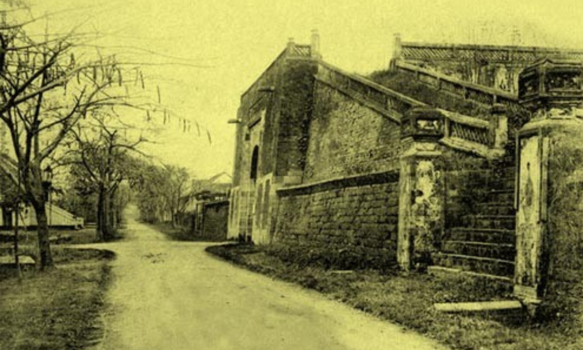 Cửa Đông Hoàng thành.