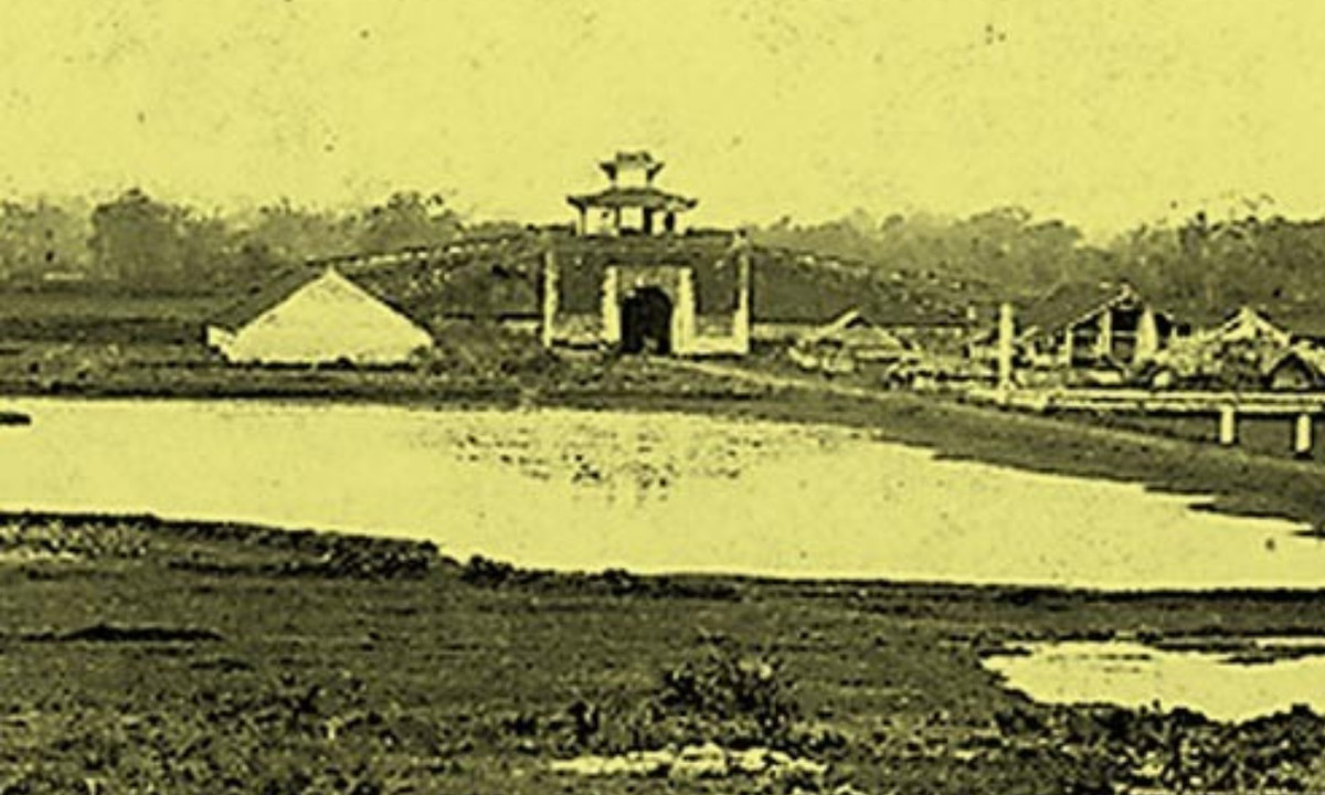 Cửa Tây nam Hoàng thành. 