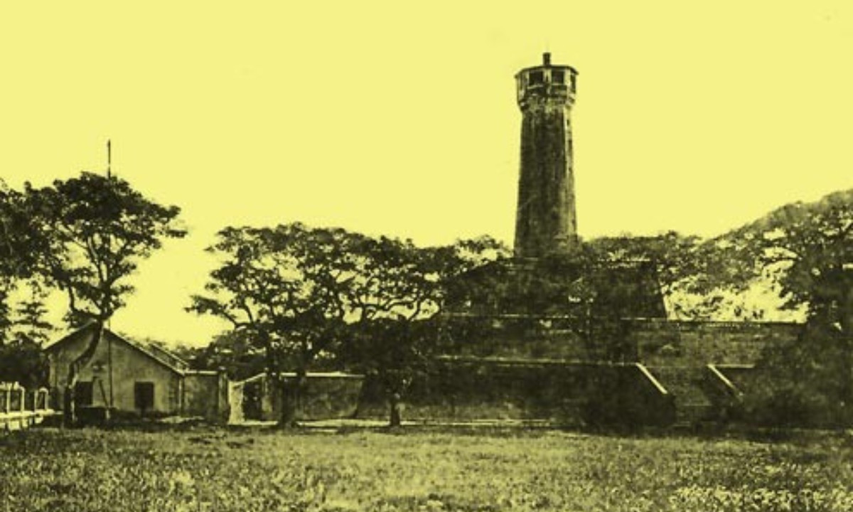 Cột Cờ ở những góc chụp khác nhau.