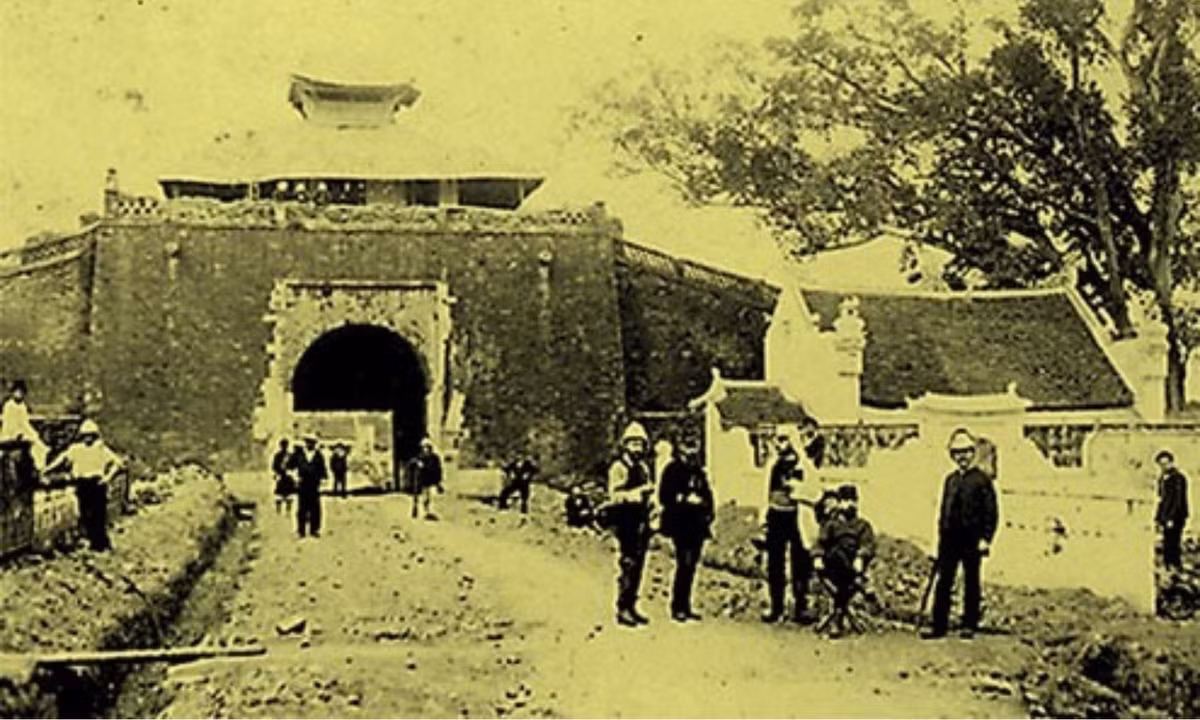 Cửa Bắc Hoàng thành.