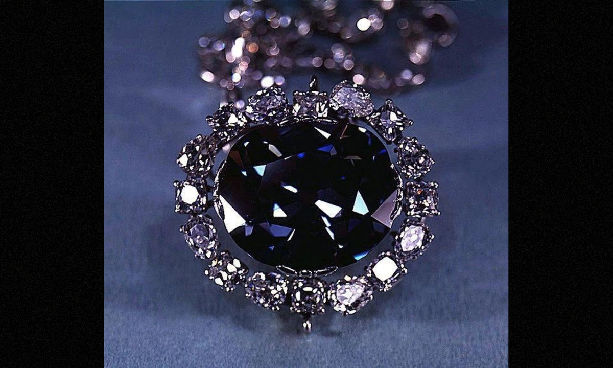 Marie-Louise, Công chúa de Lamball, bạn thân của Hoàng hậu Marie Antoinette cũng bị sát hại dã man bằng búa, bị chặt đầu, đâm vào cọc và treo trước cửa sổ nhà giam Marie Antoinette. (Nguồn: Kenh14)