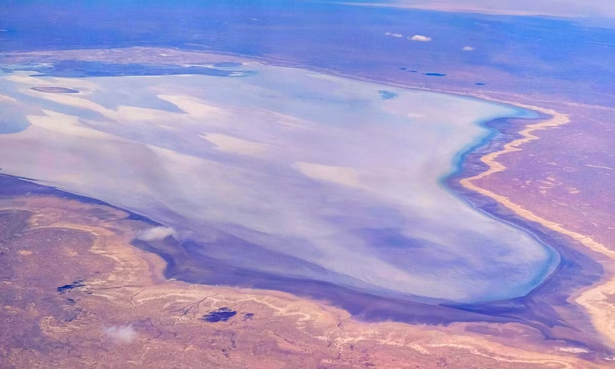 Những báo cáo cuối cùng xuất hiện trong bộ đàm của họ khi đó là: “Họ nhìn thấy những vật thể bay hình elip xuất hiện mập mờ trong làn sương dày đặc. Ngay sau đó tín hiệu radio giữa căn cứ chỉ huy và trực thăng hoàn toàn im lặng“. (Nguồn: Tinhte)