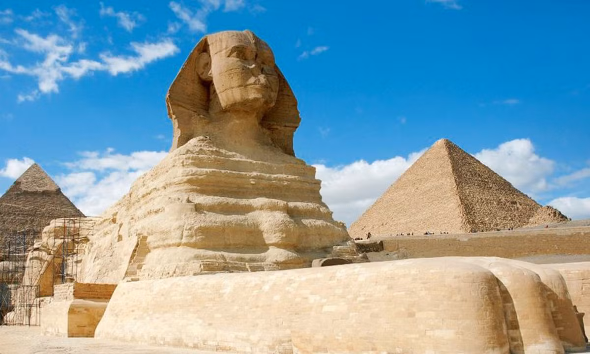 Còn lý do họ ngăn chặn, cấm đoán thì nhiều khả năng là không muốn những tài liệu quý giá hiện chưa tìm ra không rơi vào tay kẻ xấu. Một số bức ảnh cho thấy khả năng có những đường thông và hành lang dẫn đến các căn phòng chưa được biết đến bên dưới tượng nhân sư. (Nguồn: Yeudulich)