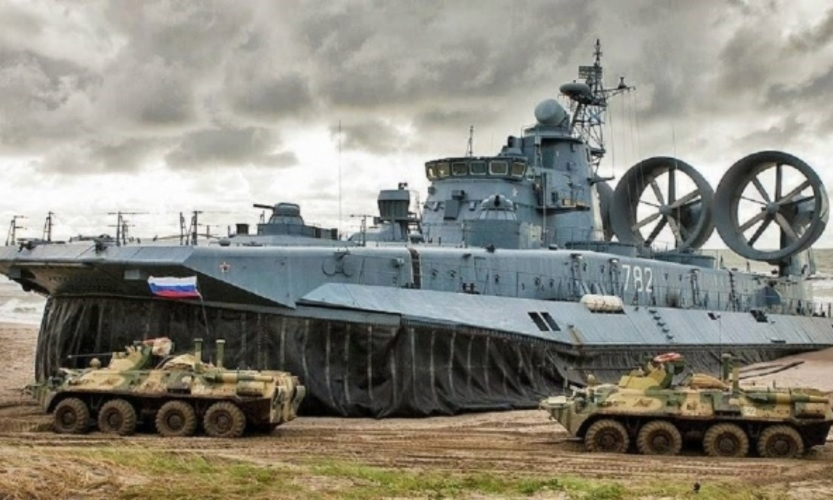 Và trên thực tế, nếu nước Nga trở thành cường quốc lớn mạnh và tham gia nhóm G7 đến biến nó thành G8 thì họ sẽ có tác động tới tiến trình chiến tranh và hòa bình thế giới. (Nguồn: Báo Giao Thông)