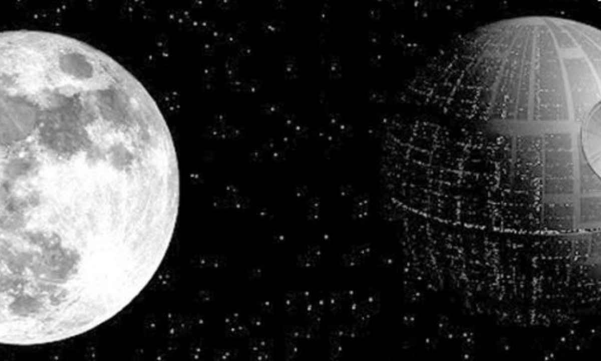 Sự vang vọng âm thanh cho thấy Mặt trăng là một kết cấu rỗng. Theo Ken Johnson, giám sát của bộ phận kiểm soát dữ liệu và hình ảnh, Mặt trăng không chỉ reo lên như một tiếng chuông mà cả Mặt Trăng “lảo đảo” theo cách chính xác đến mức “gần như là nó có một van điều tiết thủy lực khổng lồ bên trong nó”. (Nguồn: DKN News)