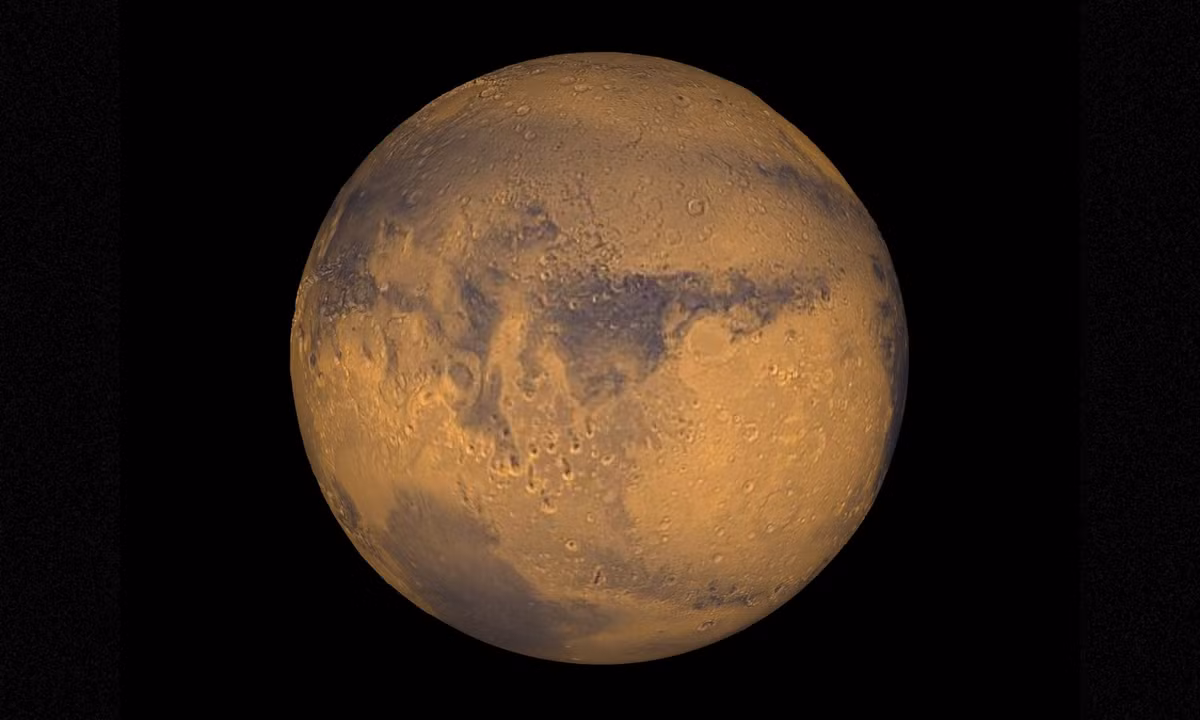 1. Sao Hỏa: việc phát hiện ra hồ nước dưới lớp băng ở cực Nam sao Hỏa và khí metan trong khí quyển của nó đã biến sao Hỏa trở thành “ứng cử viên sáng giá” cho việc tìm kiếm sự sống ngoài Trái Đất. (Nguồn: Báo Người Lao Động). 