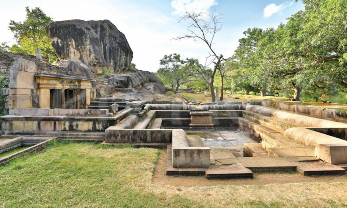 4. Công viên Ranmasu Uyana, Sri Lanka: nơi đây còn có tên gọi khác là những Cánh cổng Sao, thu hút du khách bởi các di tích kiến trúc cổ bằng đá. (Nguồn: VnExpress)