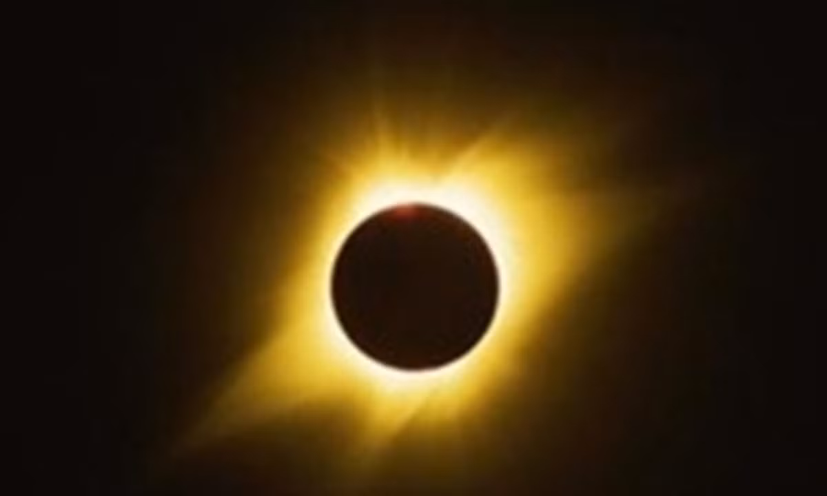 Nhưng các tàu thăm dò mặt trời không thể tìm thấy những con sóng mang đủ năng lượng để giải thích cho sức nóng của vành corona. (Nguồn: Báo Ninh Thuận)