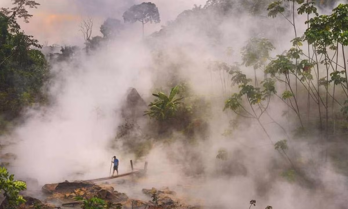1. Dòng sông đun sôi mọi thứ: con sông Shanay Timpishka dài đến 4 dặm mang đặc điểm kỳ lạ đó là nhiệt độ lên tới 91 độ C. Độ nóng khiến nó trở thành “ dòng sông tử thần”. (Nguồn: Eva) 