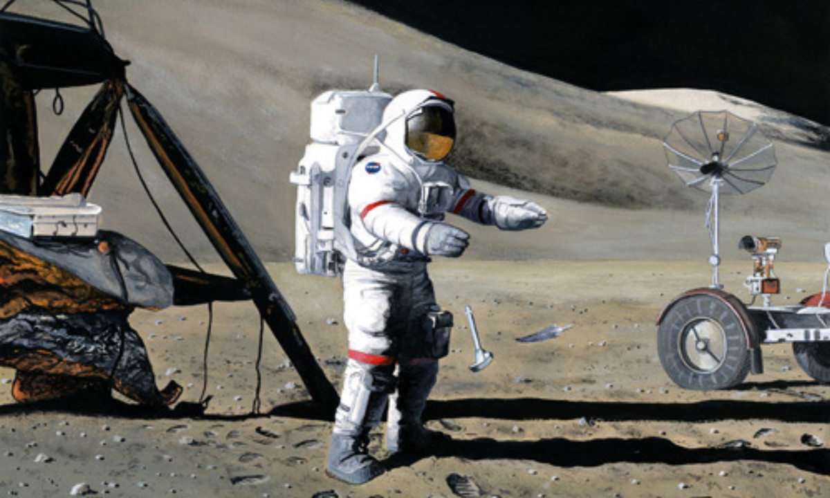 Nhà thám hiểm cũng cần bộ đồ tối ưu cho việc di chuyển. Trang phục phi hành gia hiện tại chưa được thiết kế cho các hoạt động mạnh, song một số cơ quan đang phát triển bộ quần áo vừa vặn hơn, cho phép người mặc thoải mái vung tay khi đi bộ trên Mặt Trăng.