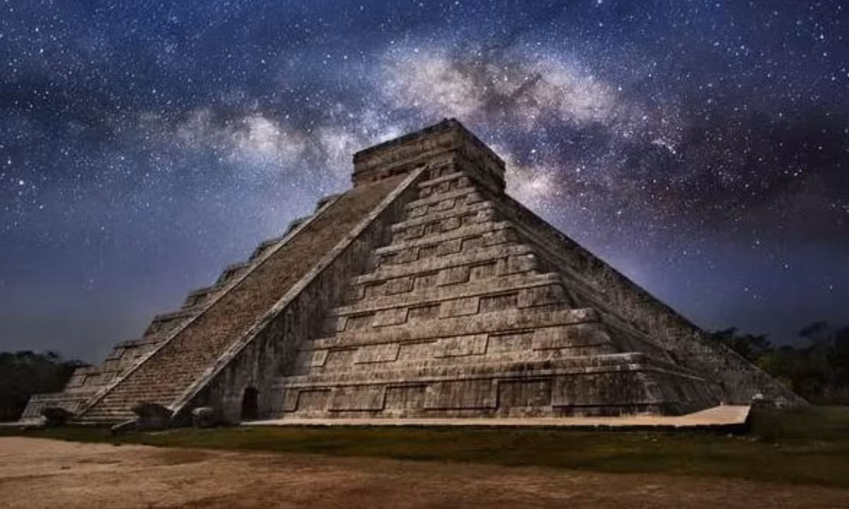 Bốn kỷ nguyên mặt trời đầu tiên không thể được xác nhận vì thiếu dữ liệu, và người Maya không chỉ đưa ra dự đoán về kỷ nguyên mặt trời. Có bốn lời tiên tri khác, lời tiên đoán đầu tiên dự đoán sự xuất hiện của ô tô và máy bay trên thế giới, thứ hai tiên đoán Thế chiến thứ hai, thứ ba tiên đoán sự ra đời của Hitler và thứ tư dự đoán sự kết thúc của chính người Maya. (Nguồn: thpanorama.com)