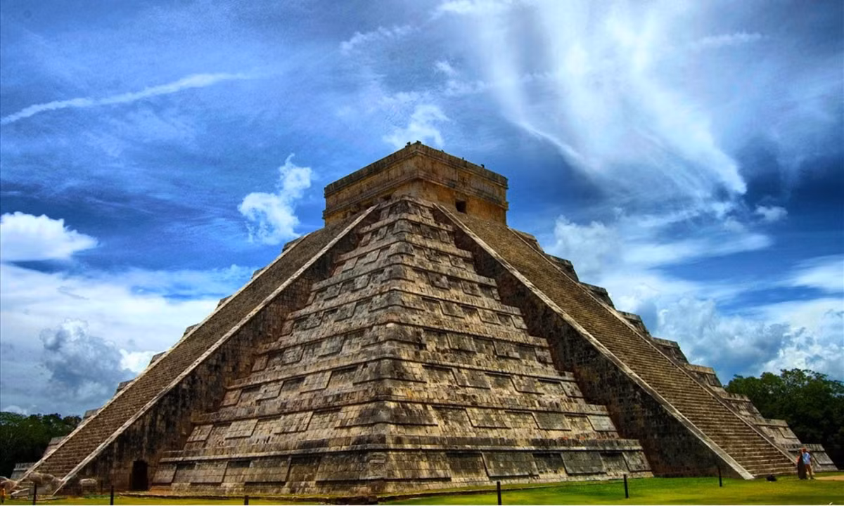 Năm cuối cùng, 2012, sẽ là bắt đầu của kỷ nguyên mặt trời thứ năm, một năm mà sự sống ở Bắc bán cầu sẽ chết và nền văn minh sẽ tan rã. (Nguồn: QFS)