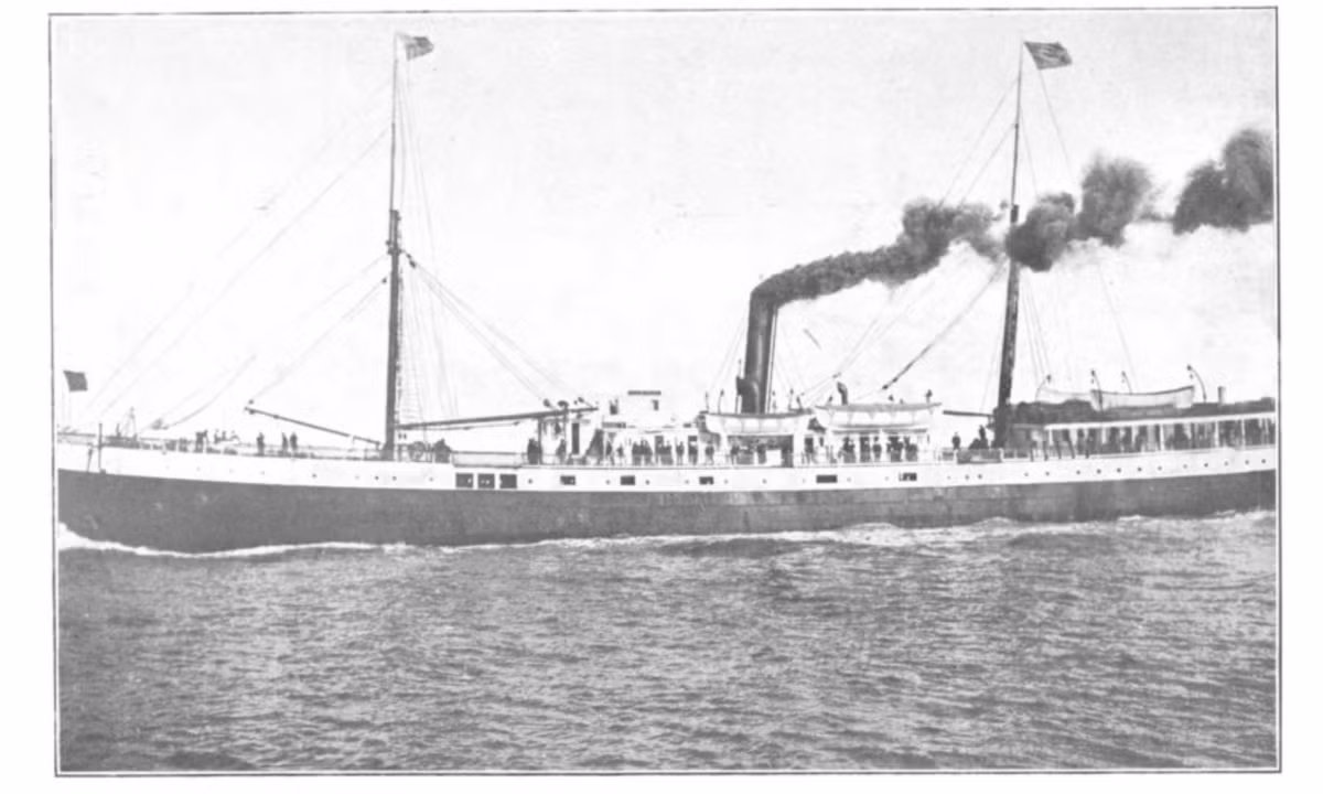 Kể từ đó, nhiều ngư dân tuyên bố họ đã nhìn thấy con tàu ma này cùng chở nhiều bộ xương người phía trên boong tàu lướt qua thuyền của mình. Năm 1910, tàu Seattle Times báo cáo rằng các thủy thủ của họ đã nhìn thấy một con tàu ma có hình dáng bên ngoài giống hệt SS Valencia cách nơi xảy ra tai nạn rất xa. (Nguồn: internet)