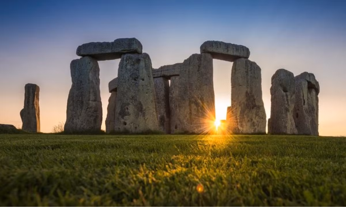 Một giả thuyết khác được đưa ra đó là người dân thời đồ đá coi Stonehenge là một nơi linh thiêng dùng để chữa bệnh.