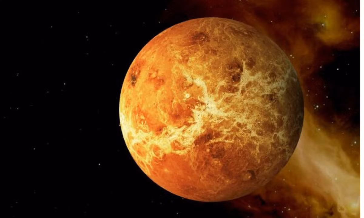 1. Sao Kim bị "giết chết" do đâu: sao Kim được mệnh danh là "Địa ngục" bởi nó là hành tinh nóng nhất trong Hệ Mặt trời. Các nhà khoa học nghi ngờ rằng sao Kim trước đây từng giống Trái đất hiện tại được bao bọc bởi biển nước nuôi dưỡng sự sống trên hành tinh. (Nguồn: Kyluc.vn) 