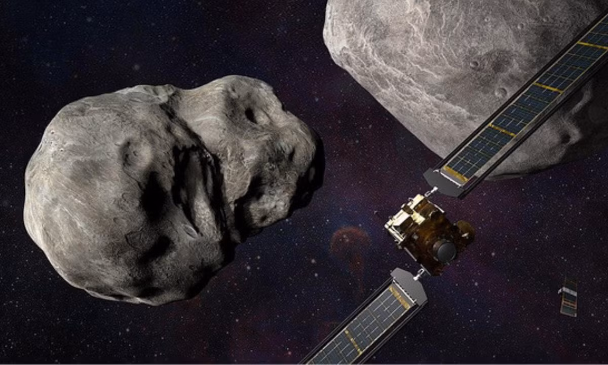 5. Có thể "lái" một tiểu hành tinh tránh va vào Trái đất: NASA đã thực hiện sứ mệnh DART (Thử nghiệm chuyển hướng tiểu hành tinh đôi). Nhiệm vụ của DART là đâm vào tiểu hành tinh Dimorphos có đường kính 60m ở tốc độ 24.000 km/h nhằm giúp chúng ta giải đáp câu hỏi: liệu chúng ta có thể khiến một tiểu hành tinh lệch khỏi quỹ đạo ban đầu của nó? (Nguồn: NASA)
