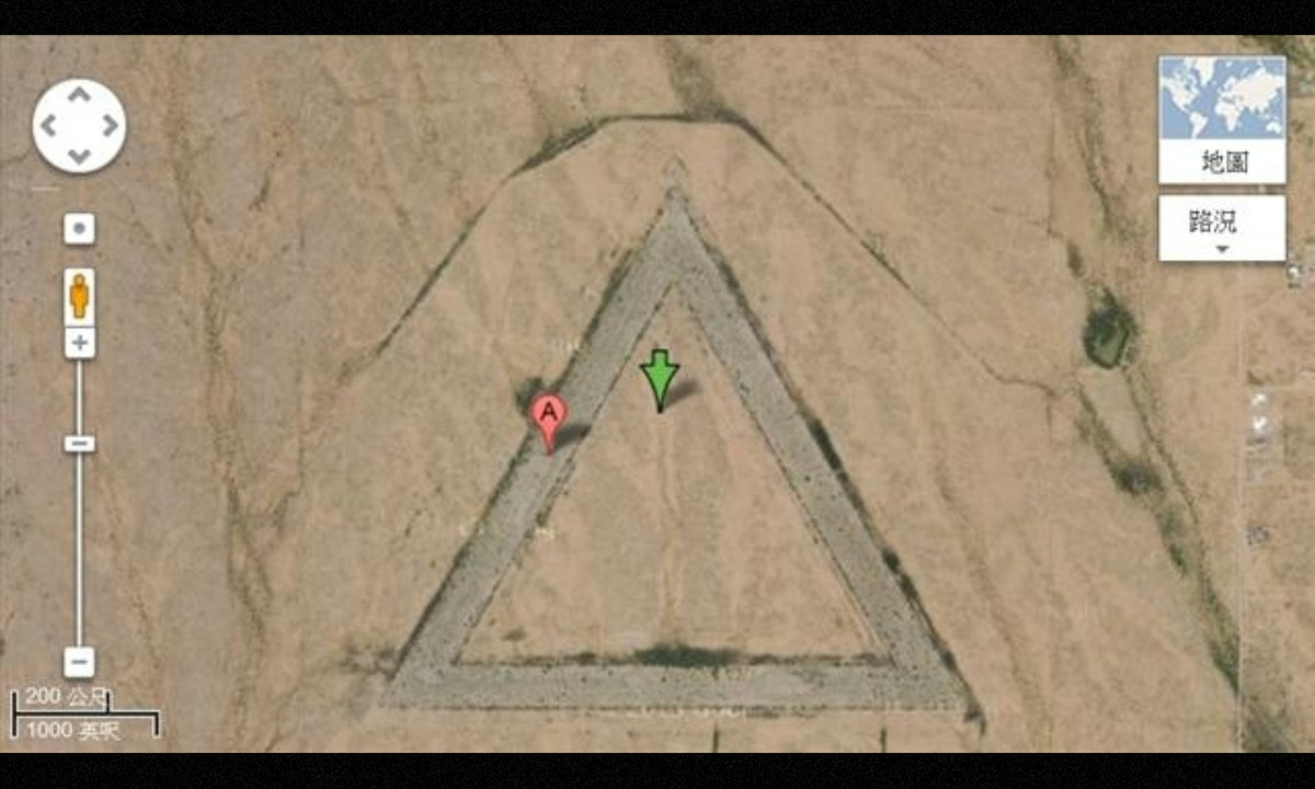 3. Tam giác khổng lồ ở Arizona (Tọa độ: 33,747252, -112,633853). (Nguồn: DKN/Epochtimes)