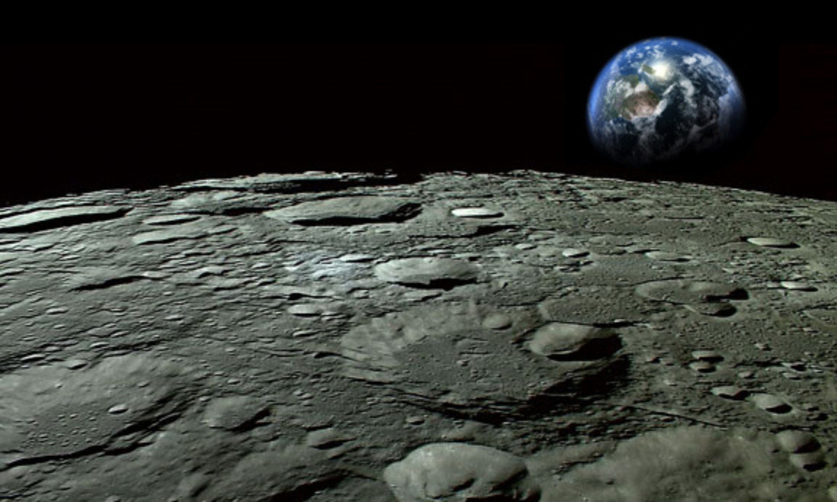 Ông nói rằng tầng đá trên cùng của Mặt Trăng được tạo thành từ 45% oxy, tất cả đều liên kết chặt chẽ với các khoáng chất như silica, nhôm và ôxít sắt và magie. (Nguồn: Thiên văn)