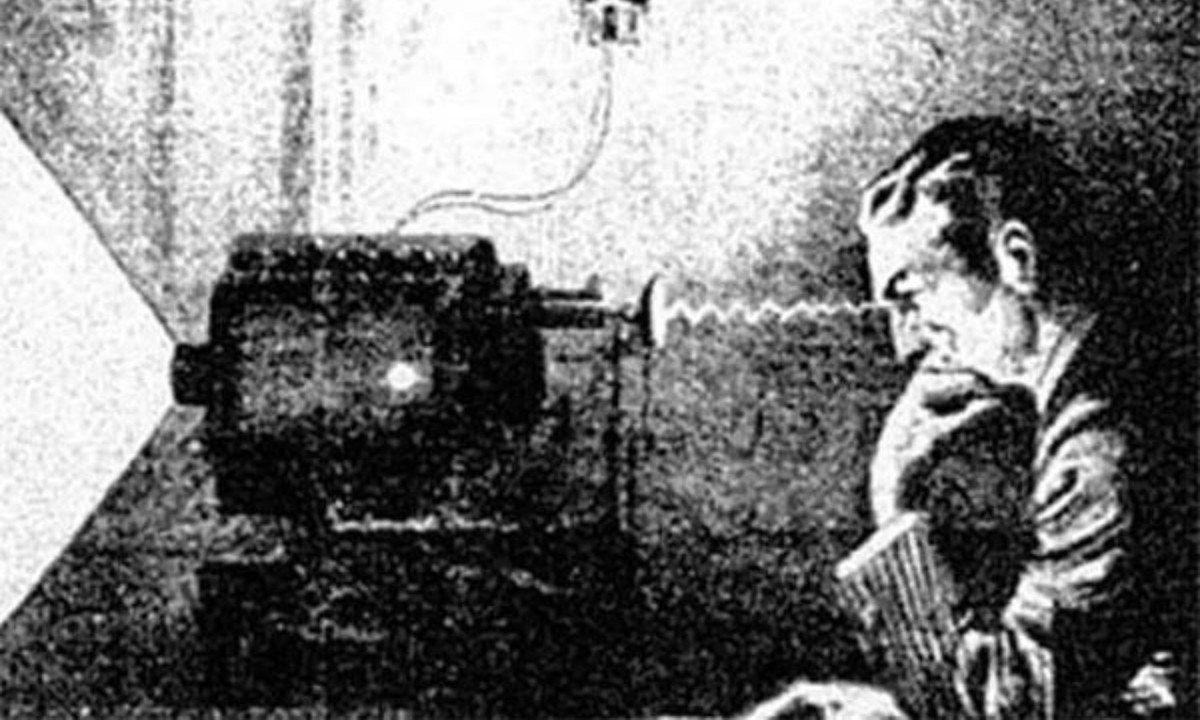 Nhà phát minh này cũng đã suy nghĩ về một loại võng mạc nhân tạo, có thể chụp và chiếu hình ảnh lên một màn chiếu. “Và bằng cách này thì tất cả suy nghĩ của con người có thể được đọc - như một quyển sách mở vậy". (Nguồn: Kiến thức khoa học)