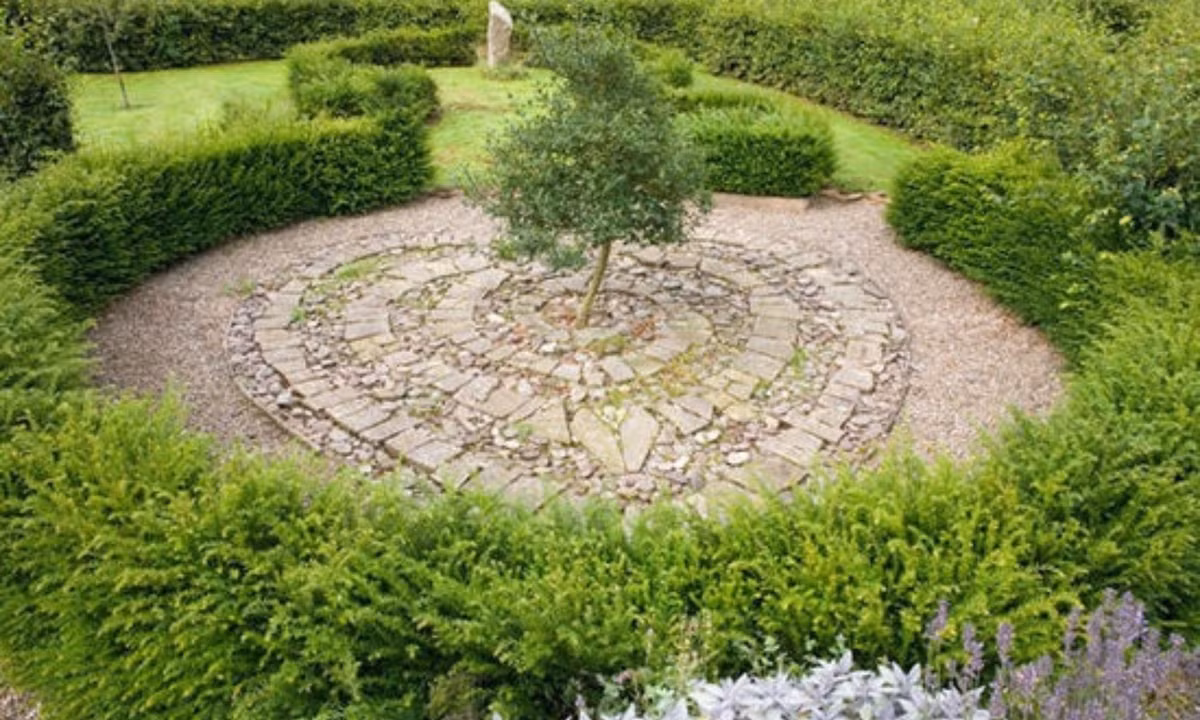 6. Mê cung dài nhất - Mê cung Welsh Powys (Hawaii): mê cung được hình thành từ 11.400 loại thực vật nhiệt đới, tổng chiều dài 3.11 dặm. Công ty xây dựng mê cung này - Dewell, đã thiết kế thêm phiên bản online của mê cung, để những du khách chưa có điều kiện đến tận nơi có thể chơi ảo trước. (Nguồn: Zing News)