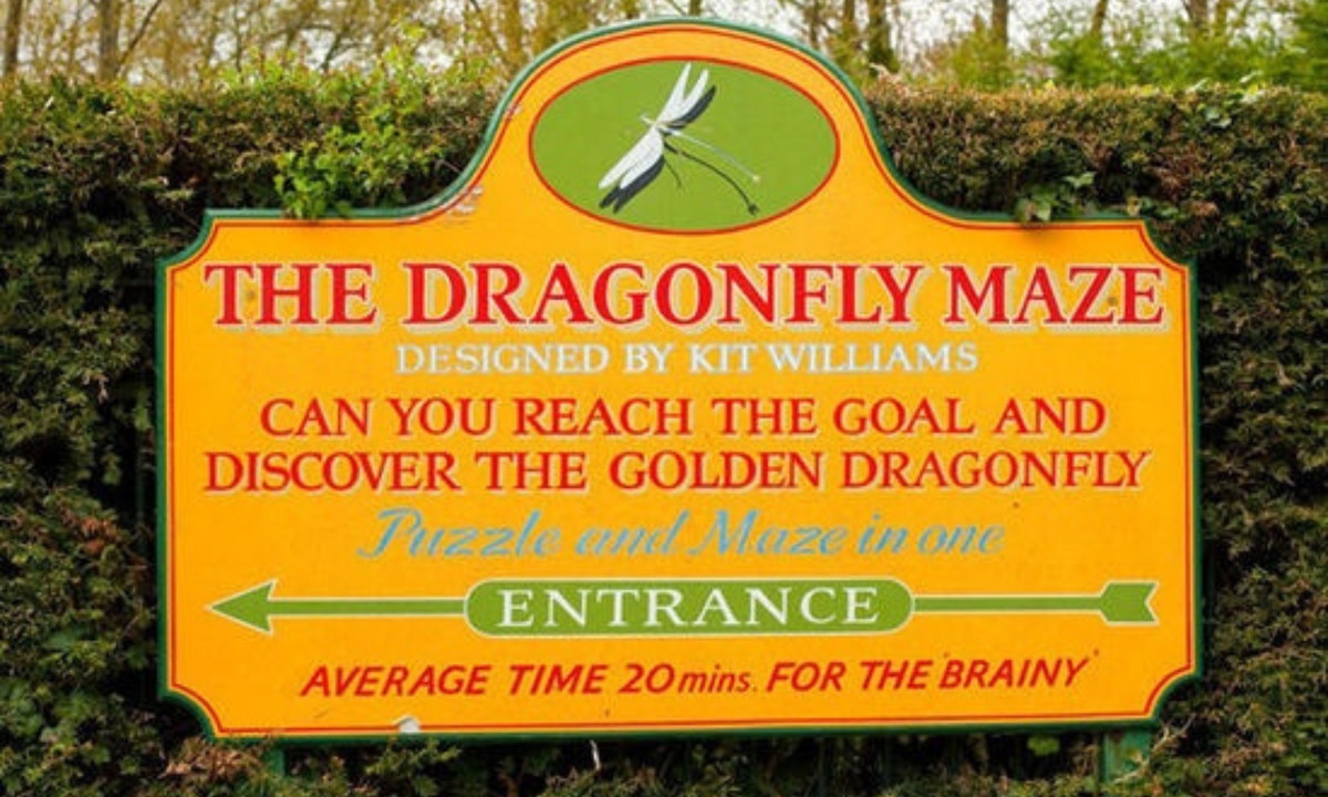 10. Mê cung chuồn chuồn trên nước Bert (Gloucestershire, Anh): lúc nào cũng có hai "cao thủ mê cung" chuyên trách túc trực ở đây, sẵn sàng giúp đỡ những du khách cầu cứu khi không thể tìm được đường ra dài 2.5 dặm với nhiều đường nhỏ, cầu và những khúc quanh tạo thành này. (Nguồn: Zing News)