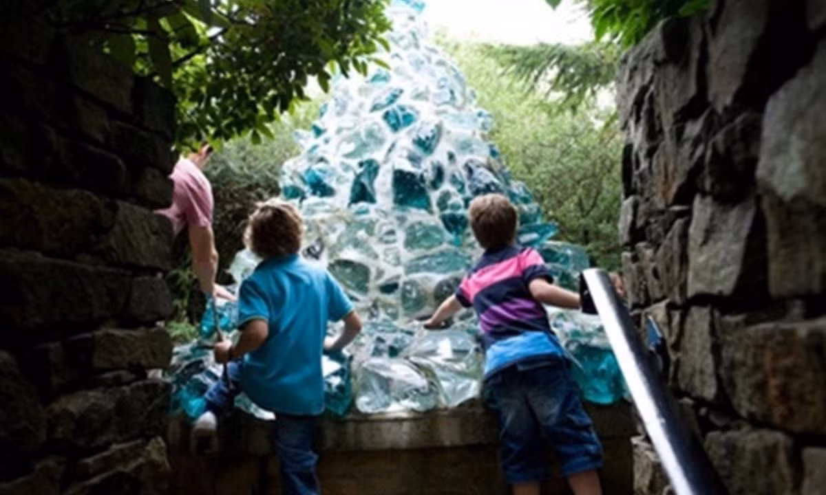 7. Mê cung nước - Mê cung Haiwer (Bang Kent, Mỹ): tới mê cung này, du khách phải vượt qua các đài phun nước, để có thể tìm tới các cổng động đá. (Nguồn: VTV.vn)