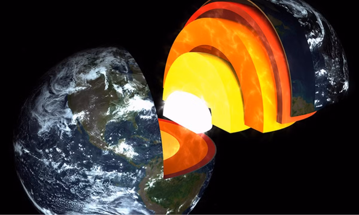 Nhưng các nhà khoa học không chắc chắn thứ hỗn hợp này bao gồm những gì. Các nhà nghiên cứu đã chuyển sang mô phỏng - biên dịch dữ liệu địa chấn và đưa nó vào một chương trình máy tính tiên tiến, được thiết kế để tái tạo tác động của áp suất và nhiệt độ cực cao của lõi đối với một loạt các nguyên tố cốt lõi: chẳng hạn như sắt, hydro, ôxy và carbon.