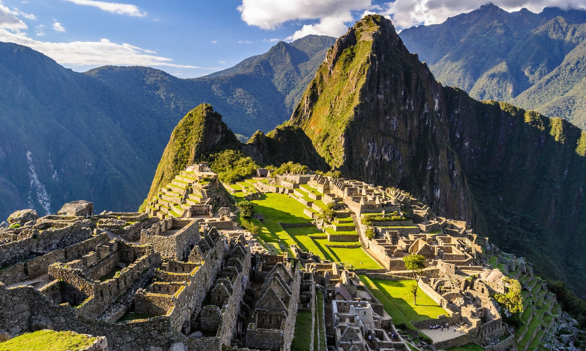 3. Machu Picchu (Peru): được đế chế hùng mạnh của người Inca chọn lựa để xây dựng nên một thành phố cổ đồ sộ vào thế kỉ 15. Nhiều nhà sử học cho rằng nơi đây được người Inca lựa chọn bởi nhiều lí do tâm linh, mà nơi được nhắc đến nhiều nhất là dòng sông Urubamba chảy dưới chân núi. (Nguồn: Wikipedia) 