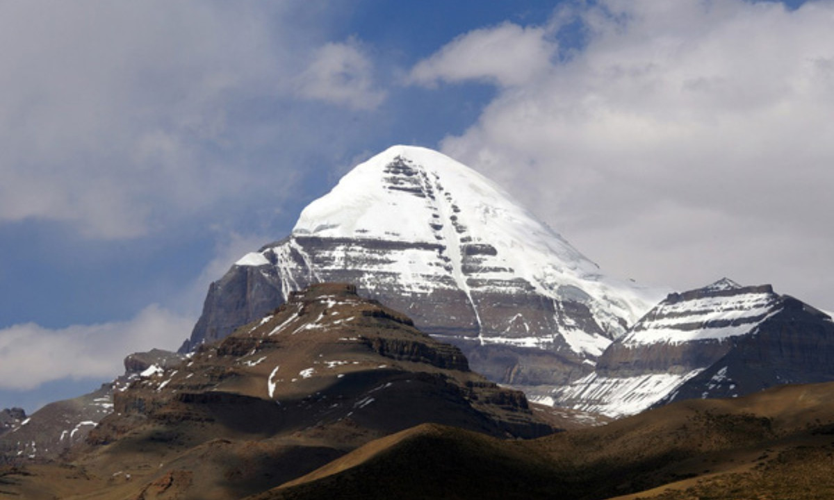 7. Núi Kailash (Tây Tạng): nơi đây được mệnh danh là “vũ trụ tâm linh”, là nơi ít người dám đặt chân tới vì sự linh thiêng của nó. (Nguồn: Minh Quân)