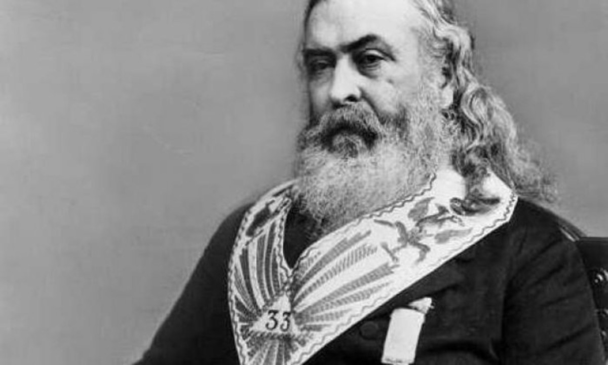 Năm 1871, Albert Pike, một sĩ quan cấp tướng của liên quân Hoa Kỳ đã viết một bức thư gửi tới chính trị gia người Ý Giuseppe Mazzini, dự đoán và vạch ra một kịch bản cho 3 cuộc đại chiến thế giới. (Nguồn: Dân Việt)