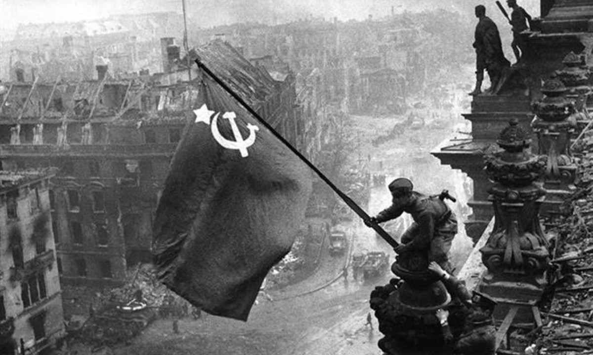 Tiếp đó, Thế chiến thứ hai sẽ nổ ra như một chất xúc tác để tiêu diệt chủ nghĩa phát xít để từ đó chủ nghĩa cộng sản có thể cân bằng với các nước theo đạo Thiên Chúa và cho phép chính phủ Do Thái có đủ sức mạnh để lập một vùng chủ quyền Israel ở Palestine. (Nguồn: VietNamPlus)