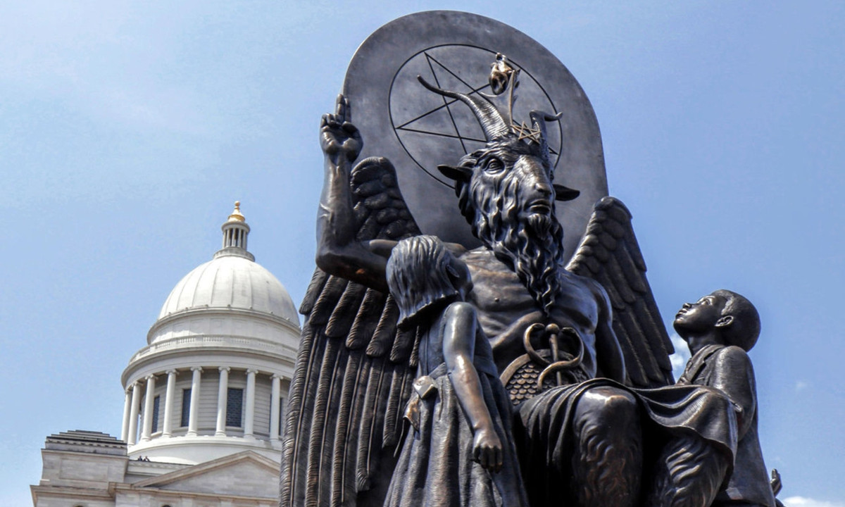 Còn với những người theo đạo Thiên chúa, họ sẽ trở nên mất phương hướng và không còn biết phải đặt niềm tin vào đâu. Và đó là khi chủ nghĩa thờ Lucife xuất hiện và đem lại ánh sáng sự thật đến với công chúng.” (Nguồn: Spiderum) 