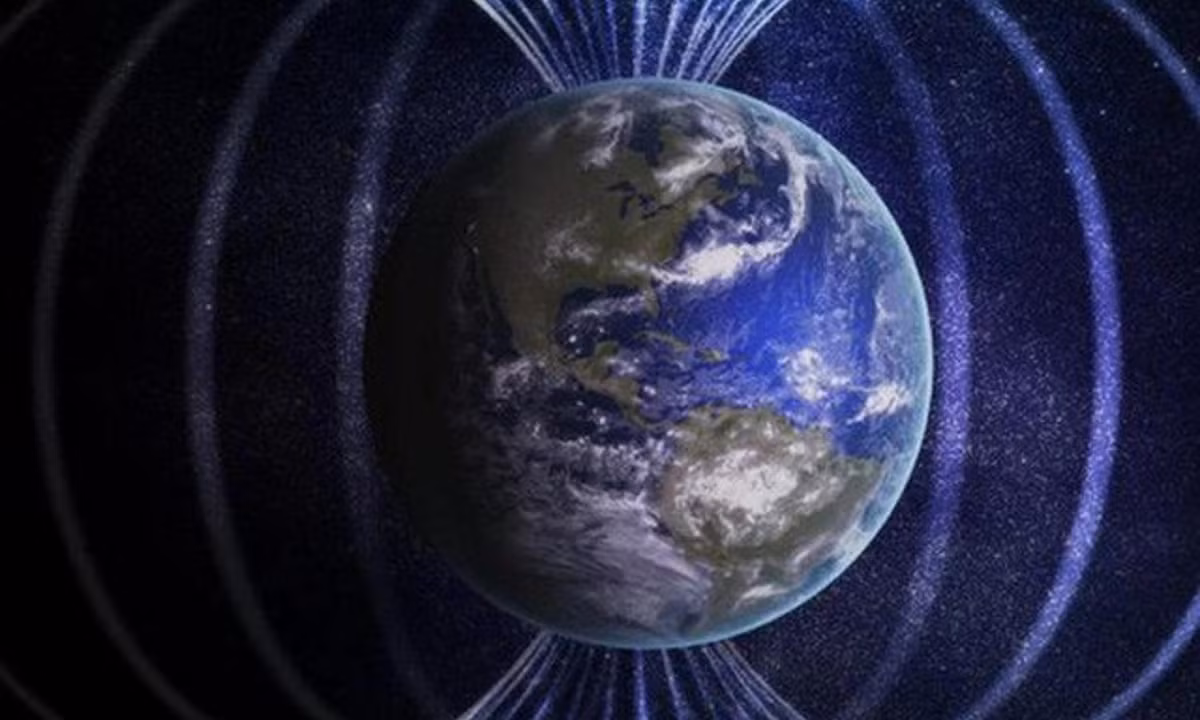 Theo Tạp chí Cosmos, nếu không có từ trường, chúng ta sẽ tiếp xúc với lượng bức xạ có hại từ Mặt Trời. (Nguồn: Báo Dân trí)